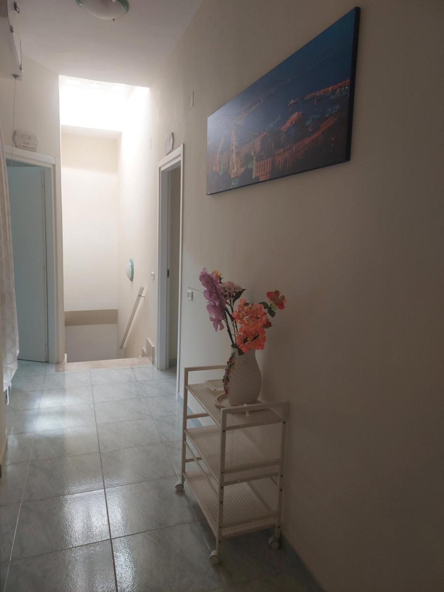Bed and Breakfast A Due Passi Da Dante Neapel Exterior foto