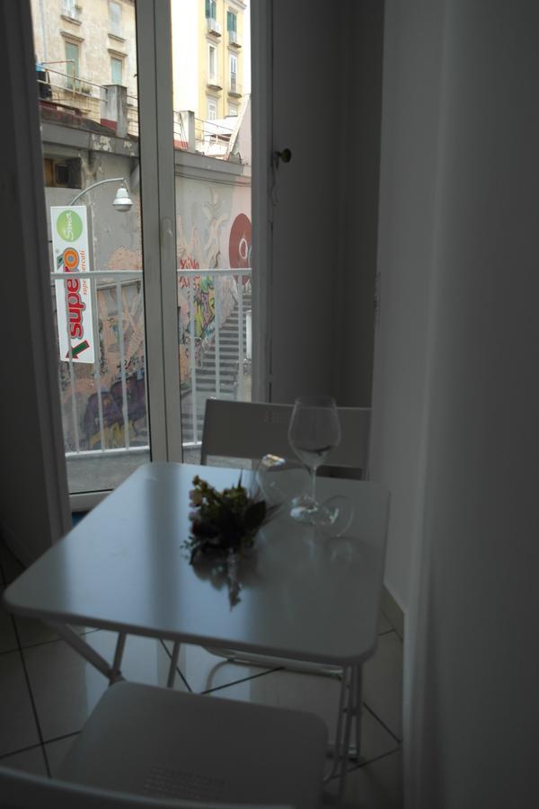 Bed and Breakfast A Due Passi Da Dante Neapel Exterior foto