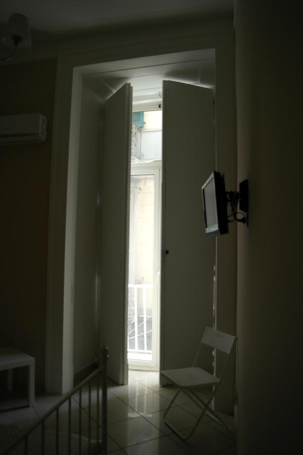 Bed and Breakfast A Due Passi Da Dante Neapel Exterior foto