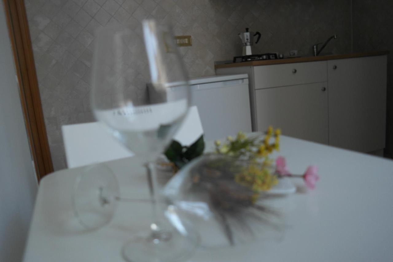 Bed and Breakfast A Due Passi Da Dante Neapel Exterior foto