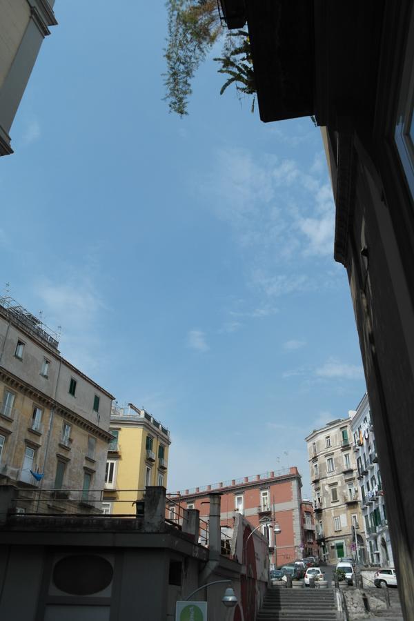 Bed and Breakfast A Due Passi Da Dante Neapel Exterior foto