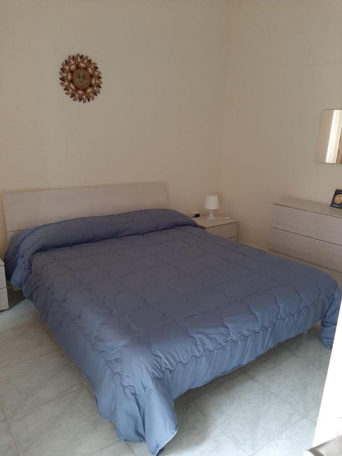 Bed and Breakfast A Due Passi Da Dante Neapel Exterior foto