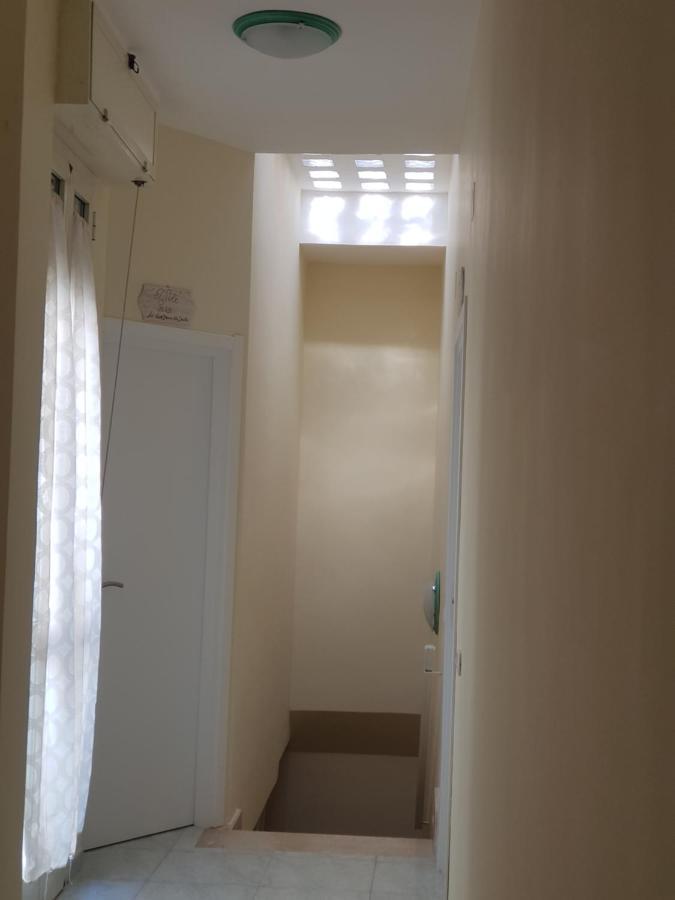 Bed and Breakfast A Due Passi Da Dante Neapel Exterior foto