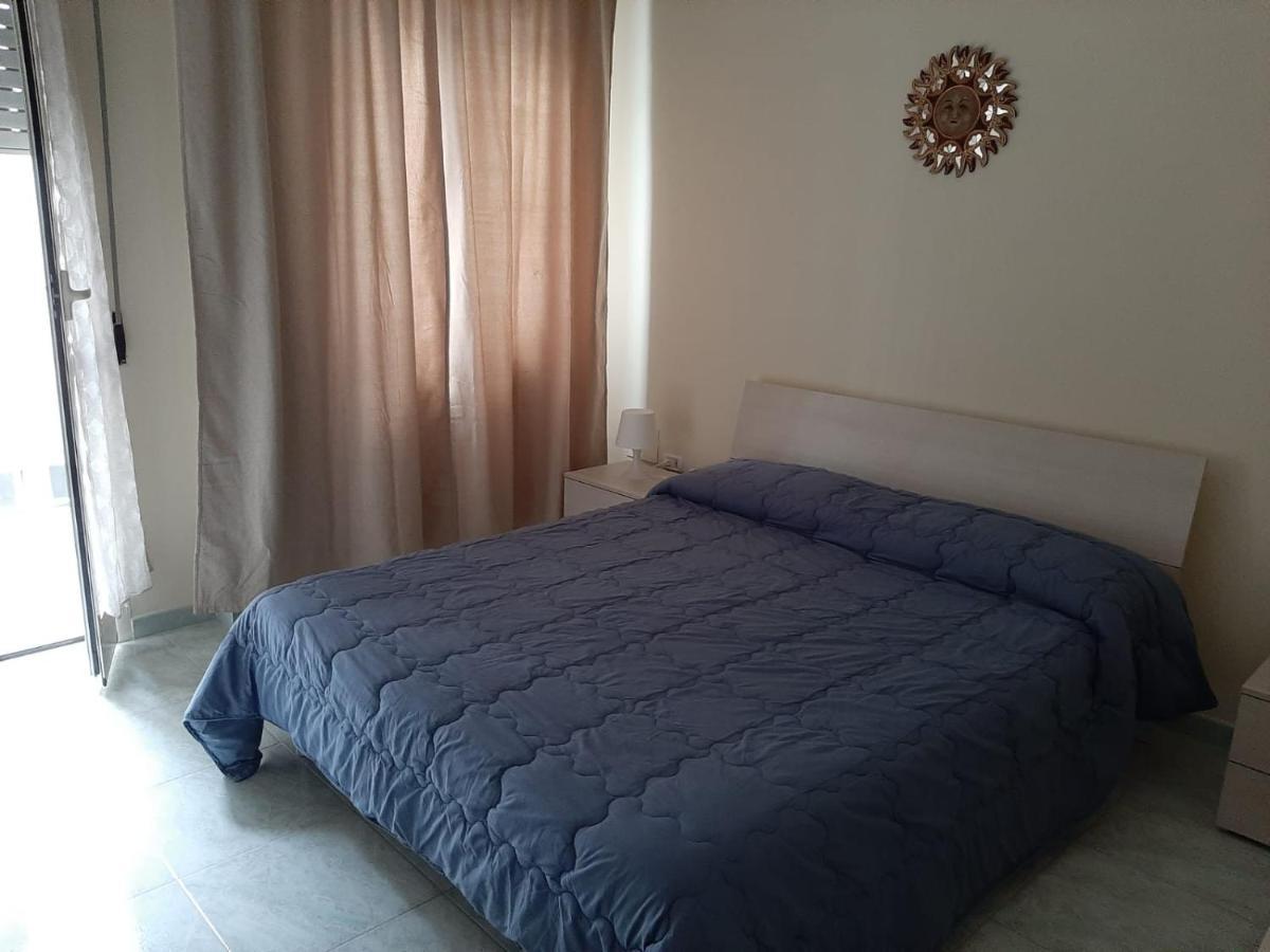 Bed and Breakfast A Due Passi Da Dante Neapel Exterior foto